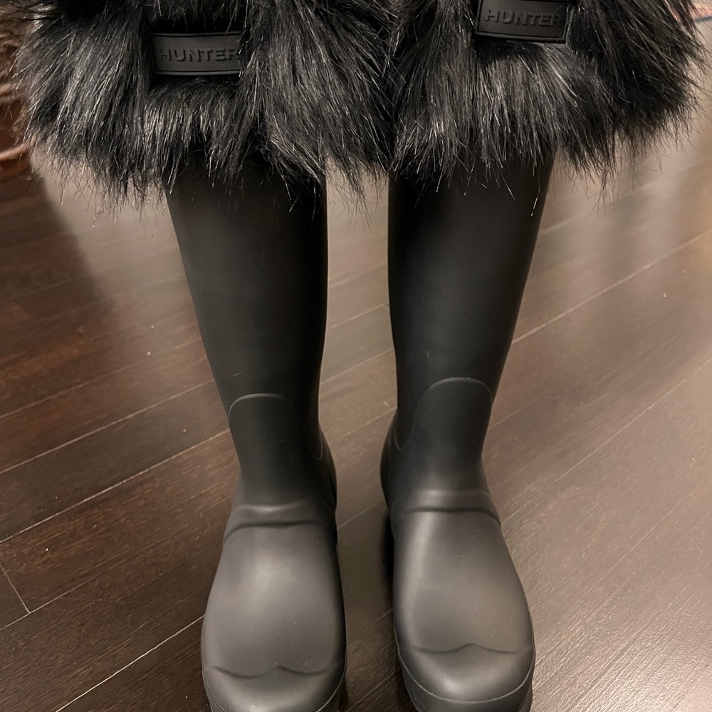 Hunter Tall Black Rain Boots with Faux Fur Cuff Fleece Boot Socks Size 8